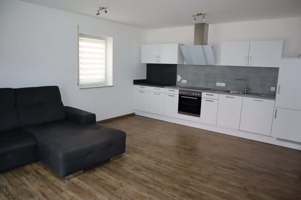 Moderne Erdgeschosswohnung mit Balkon, in Hößlinsülz nahe Breitenauer See